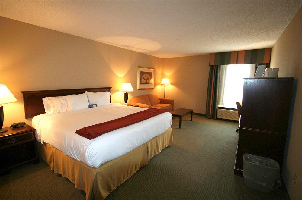 Holiday Inn Express Hotel Kansas City - Bonner Springs By Ihg Dış mekan fotoğraf