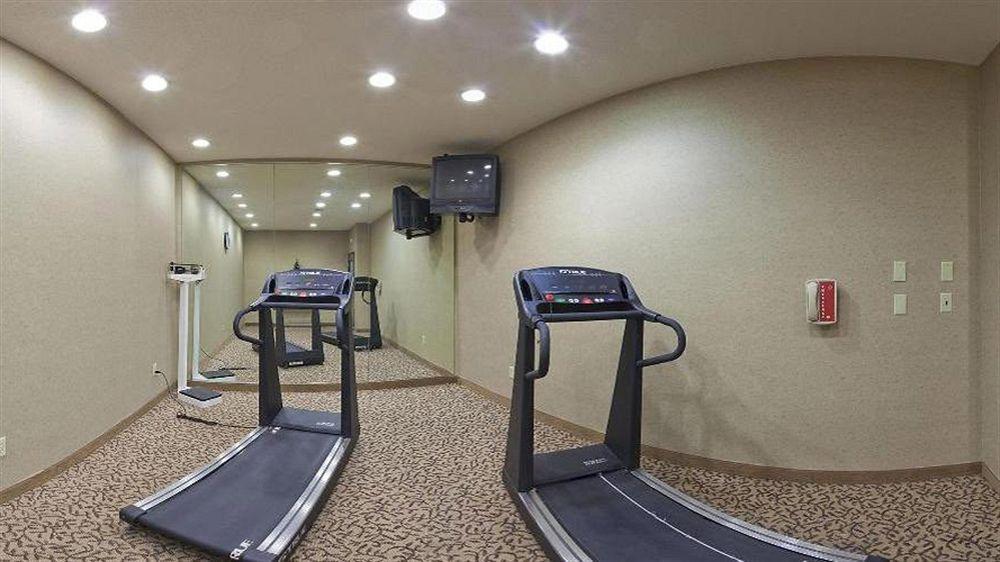 Holiday Inn Express Hotel Kansas City - Bonner Springs By Ihg Dış mekan fotoğraf