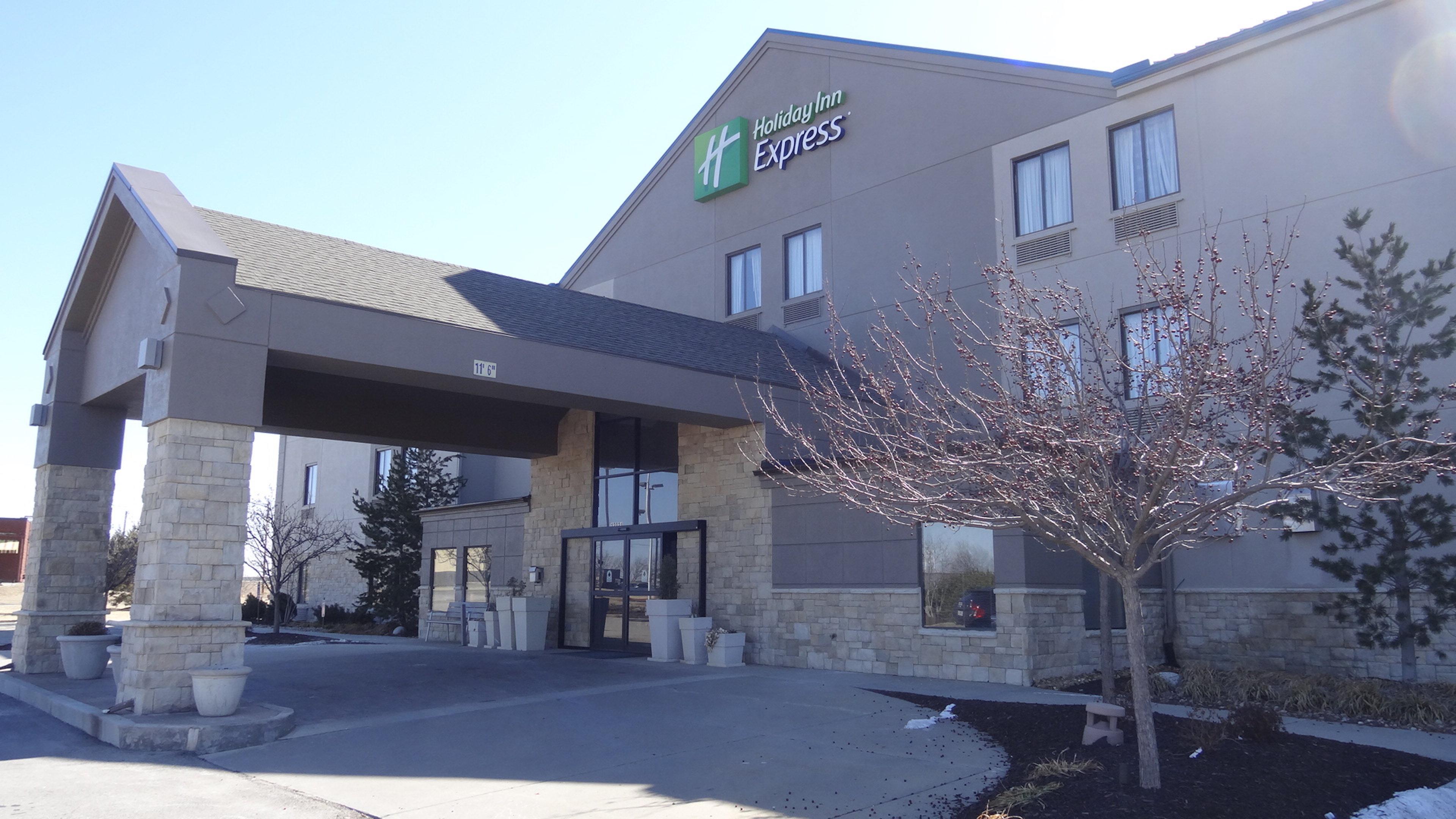 Holiday Inn Express Hotel Kansas City - Bonner Springs By Ihg Dış mekan fotoğraf