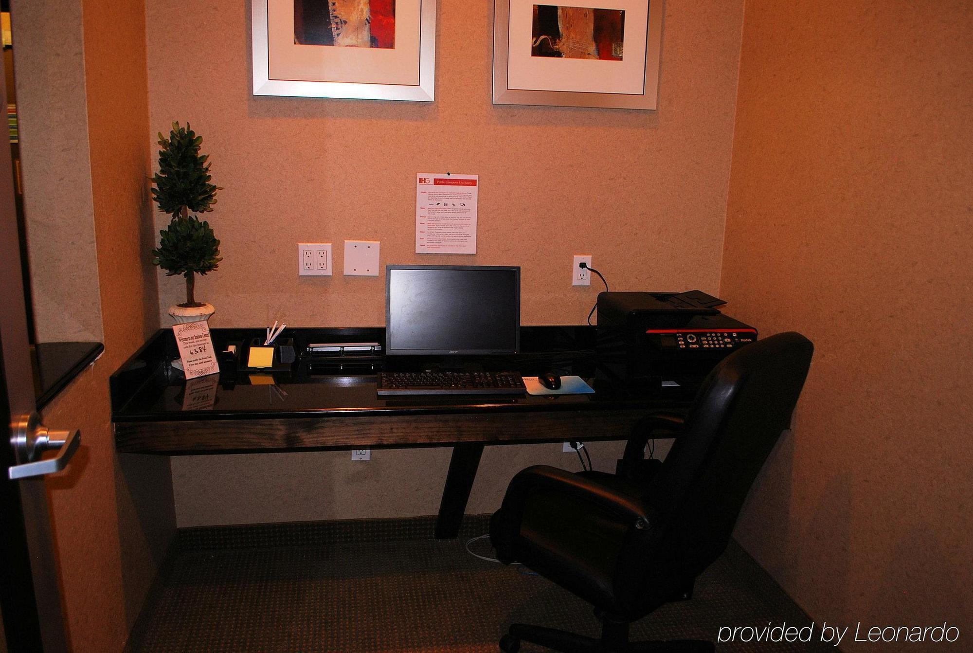 Holiday Inn Express Hotel Kansas City - Bonner Springs By Ihg Dış mekan fotoğraf