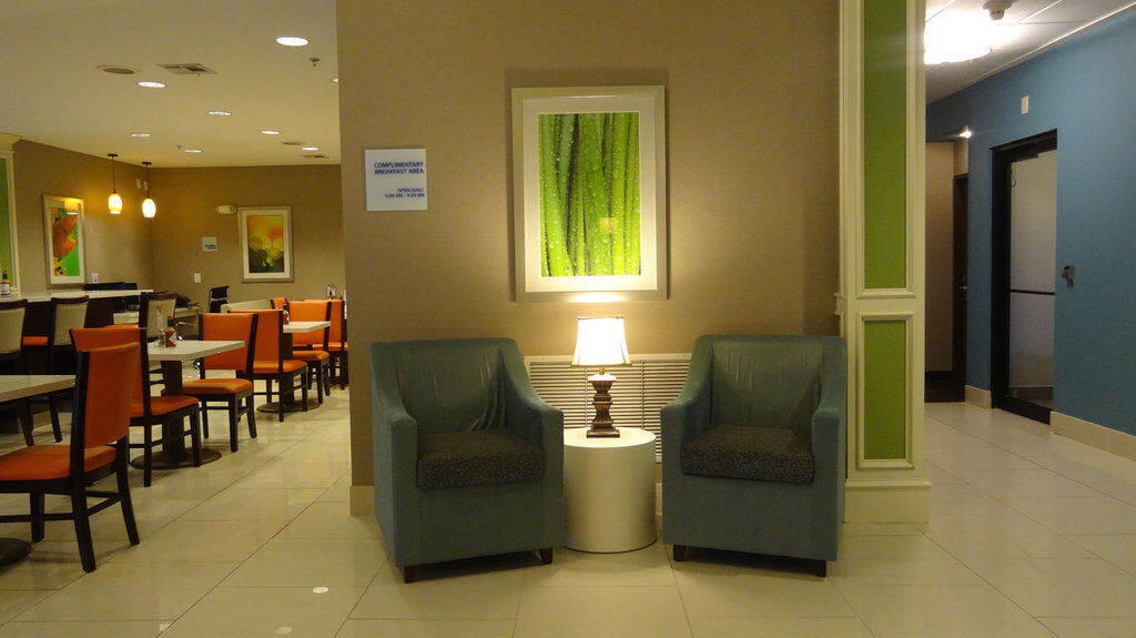 Holiday Inn Express Hotel Kansas City - Bonner Springs By Ihg Dış mekan fotoğraf